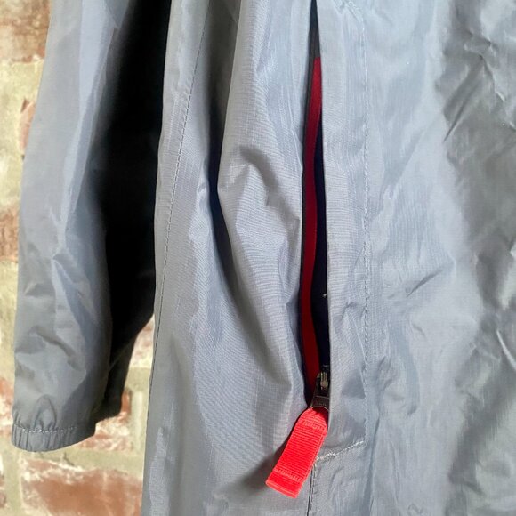 The North Face Boys Rain Jacket/Windbreaker with Hood, Gray, Size XL-18/20. - Picture 6 of 12